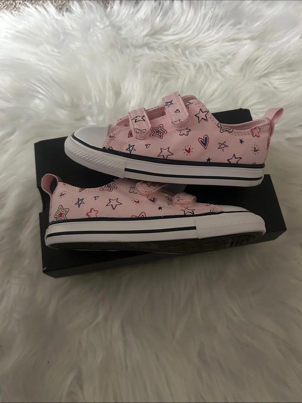 New in box pink star print Converse Sneakers size 10